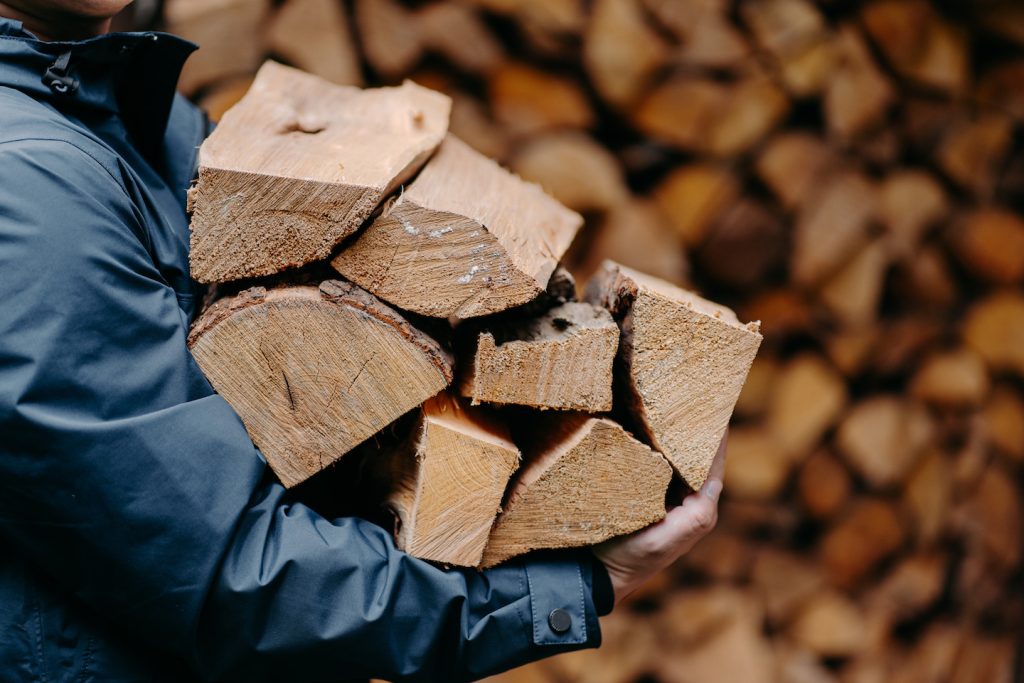 Approvisionnement en bois pour l'automne
